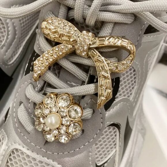 Trendy crystal and gold shoe charms - Picture 4 of 8